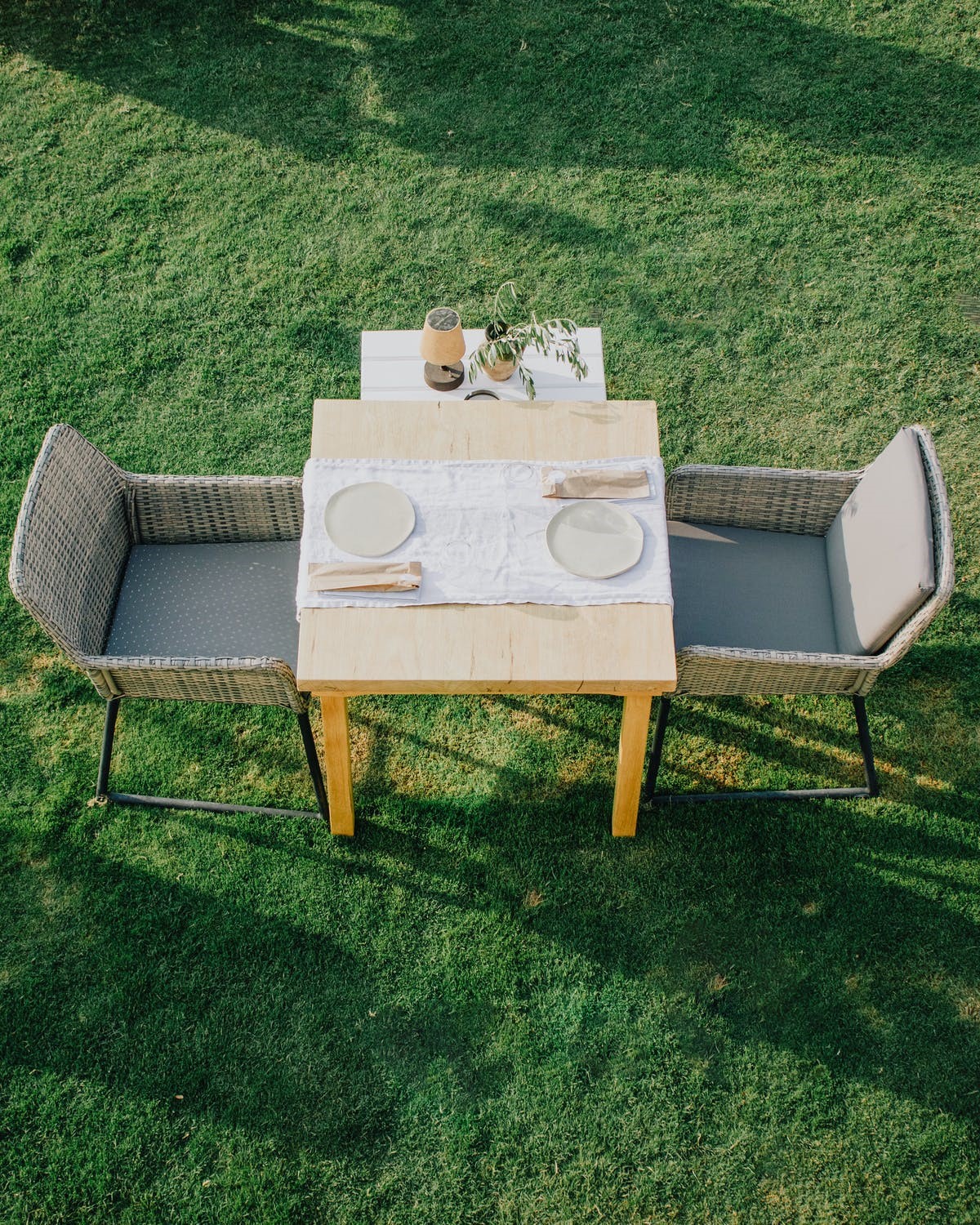 Plastic rattan tables and chairs for coffee shops